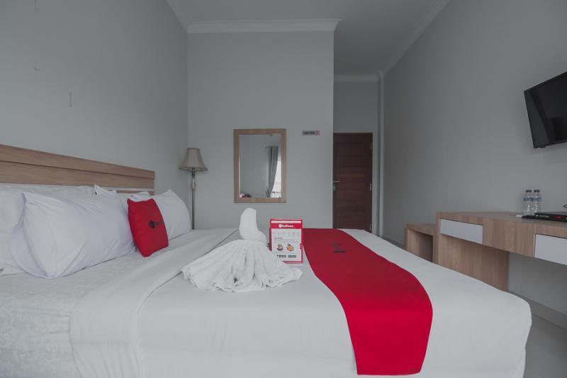 Reddoorz Near Hermes Place Polonia Medan Exterior foto